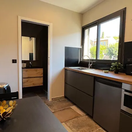 Studio Centre-ville Du Lavandou Apartment